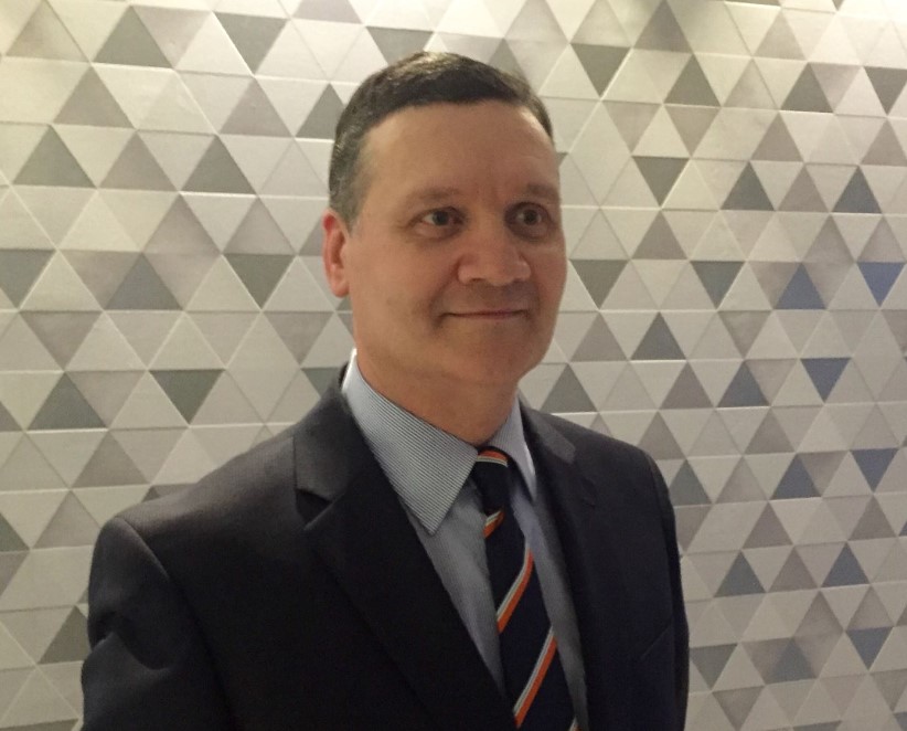 Nhedew flimkien bil-kotba