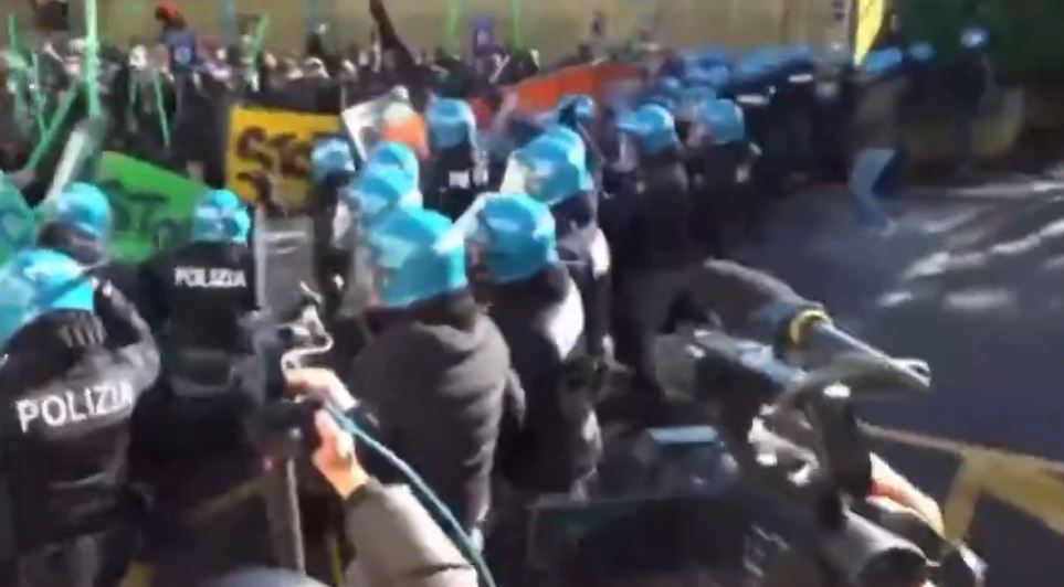 Hundreds of people in Italy go on protest against Israeli businessmen at a jewelry fair