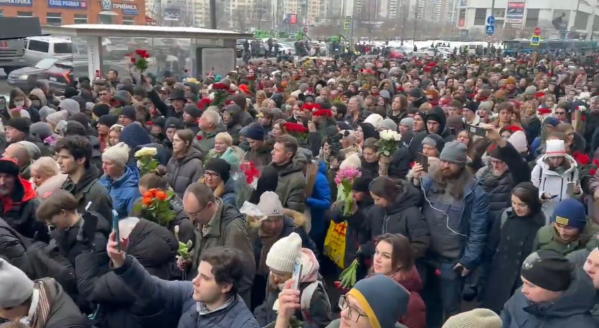 Up to 128 people arrested at Navalny’s funeral