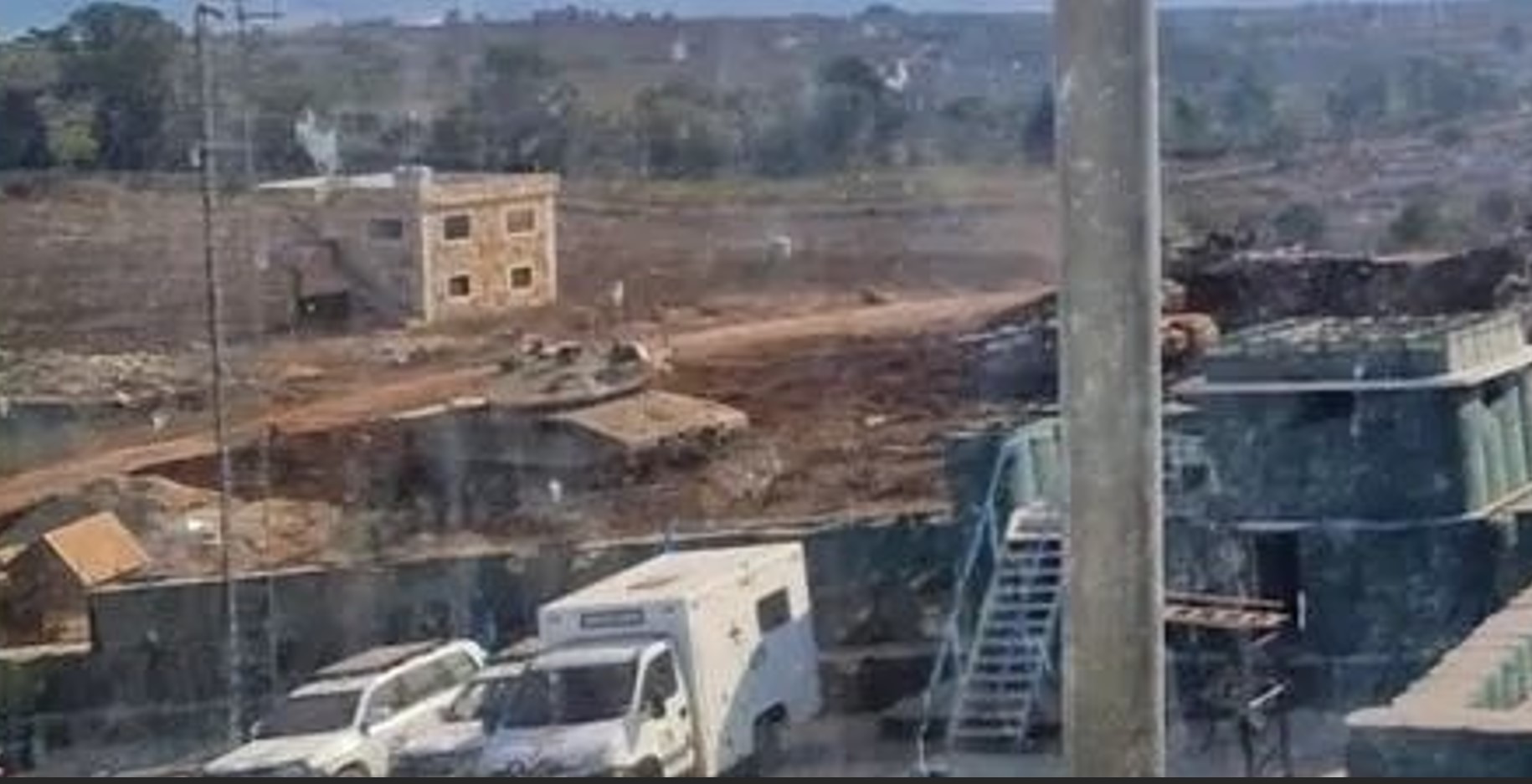 The IDF units in front of UN 6-52 have been removed