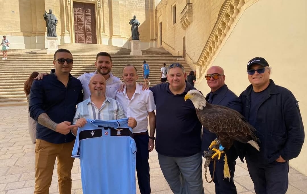 Updated with photo of the Minister of Gozo: Nationalist Party MP Alex Borg met with Lazio’s fascist falconer in Gozo