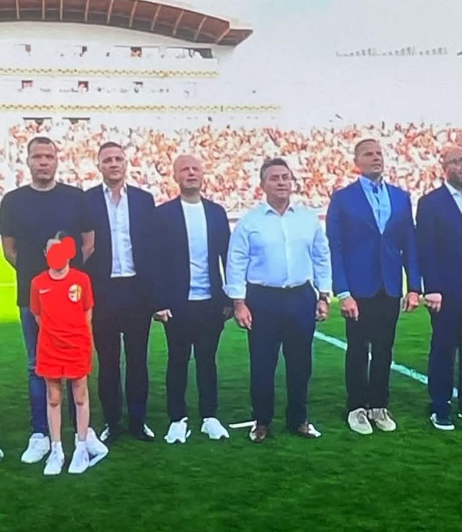 Opposition Leader Bernard Grech ends up taking a photo next to Joseph Muscat in Premier League final