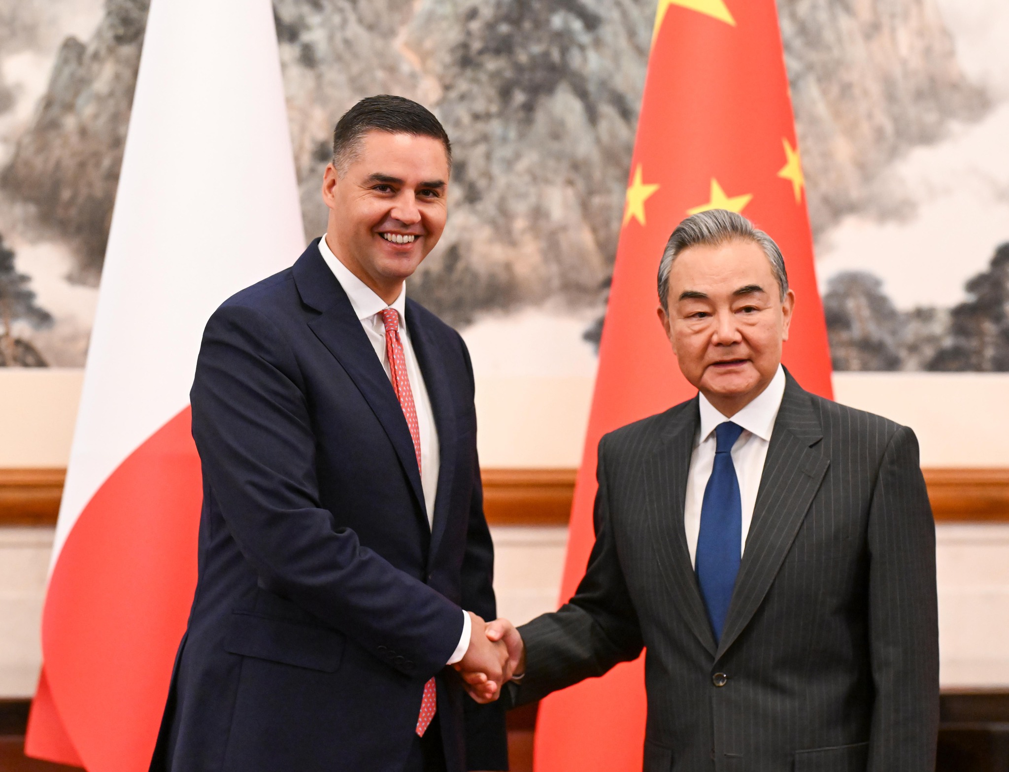 Minister of Foreign Affairs visits China and Japan: discusses tourism
