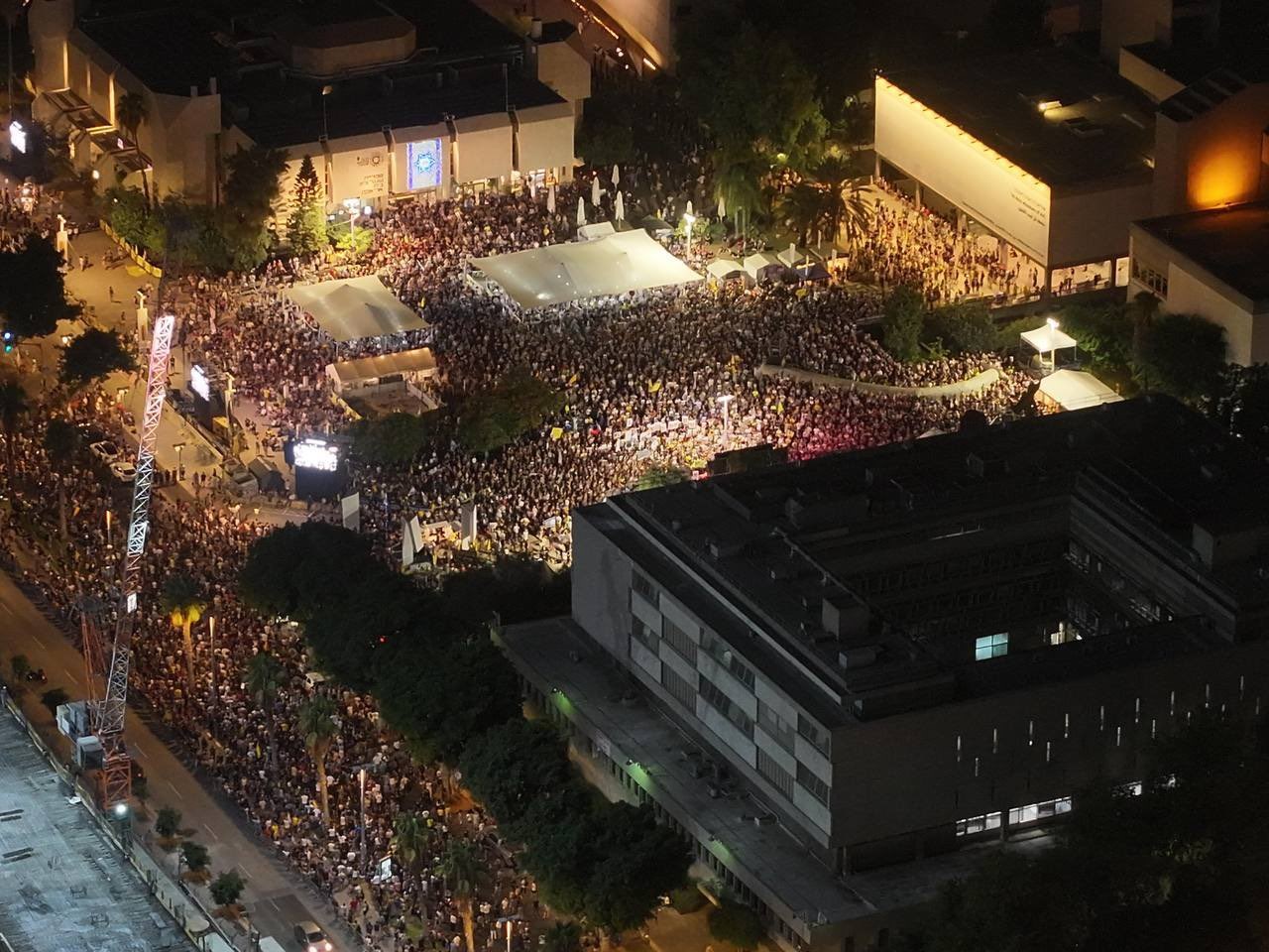Massive protests continue in Tel Aviv as the IDF cleanse Gaza City