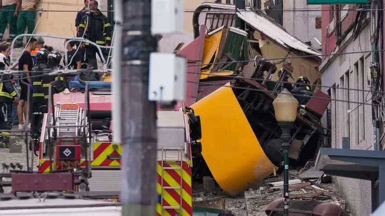 15 people killed in tragic accident when the iconic Gloria Funicular of Lisbon, Portugal got derailed