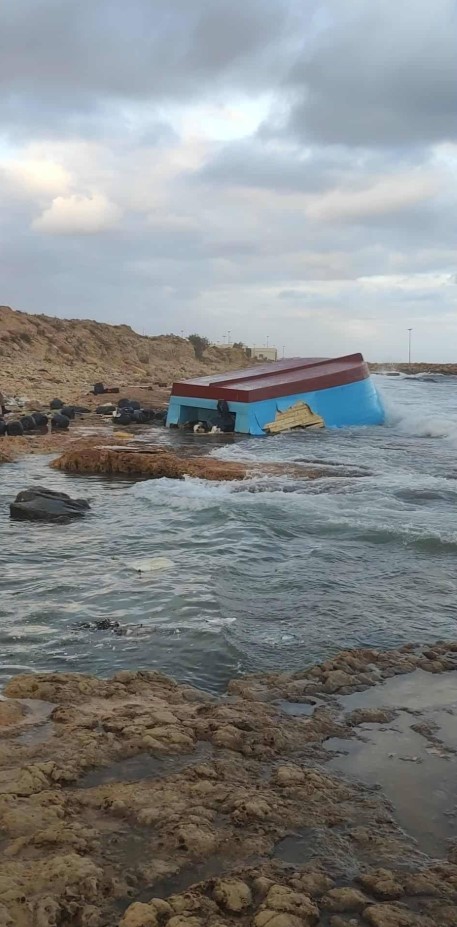 18 migrants drowned after boat capsized near the Libyan coast