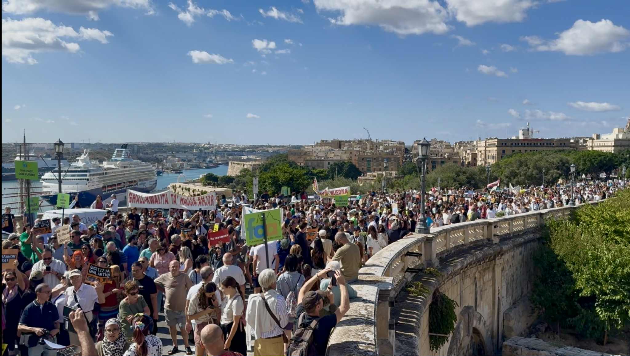 More than a thousand protestors march in Valletta against planning bills: vow to return next week