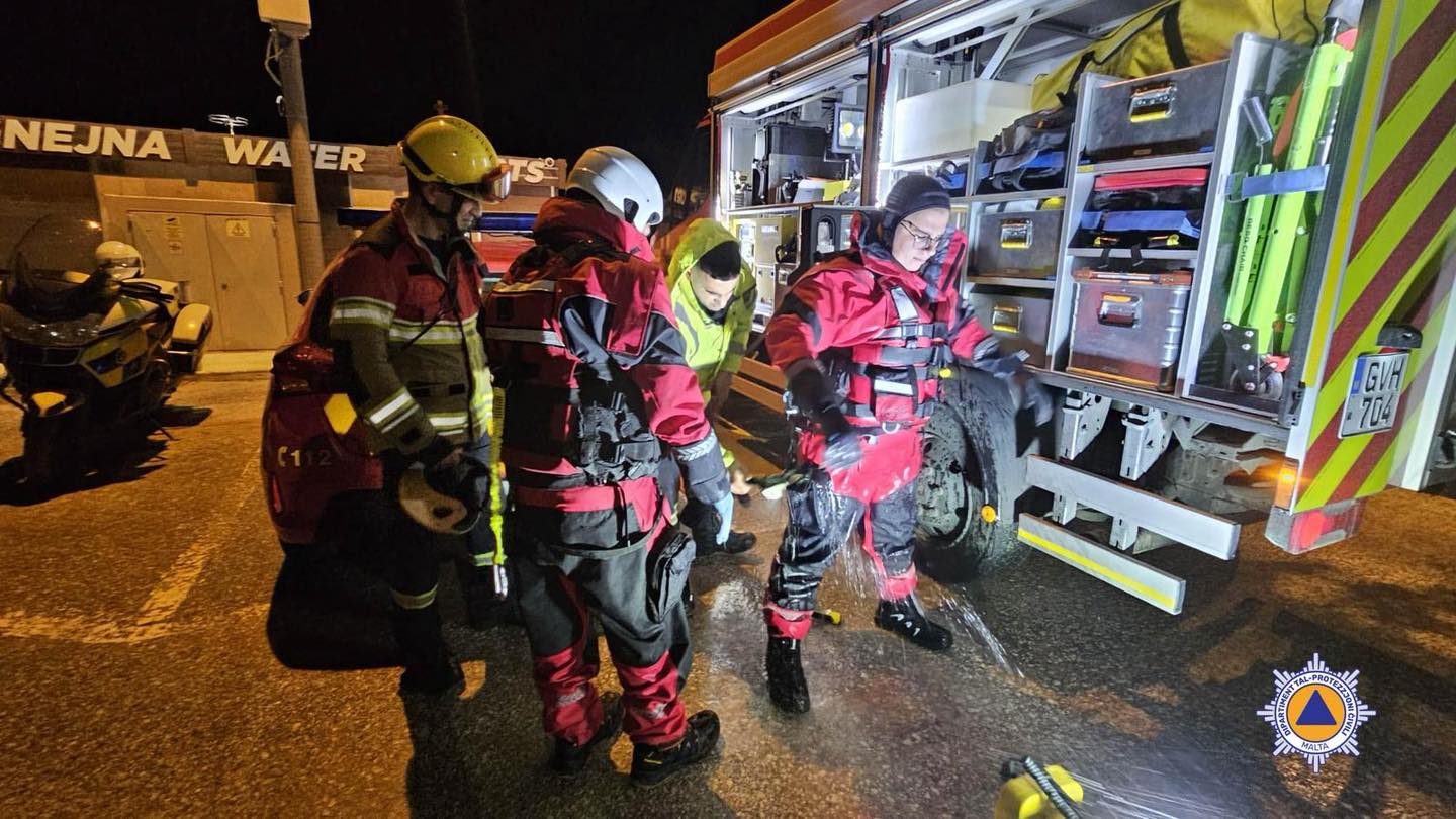 Police investigate discovery of decomposed body found at Ġnejna Bay