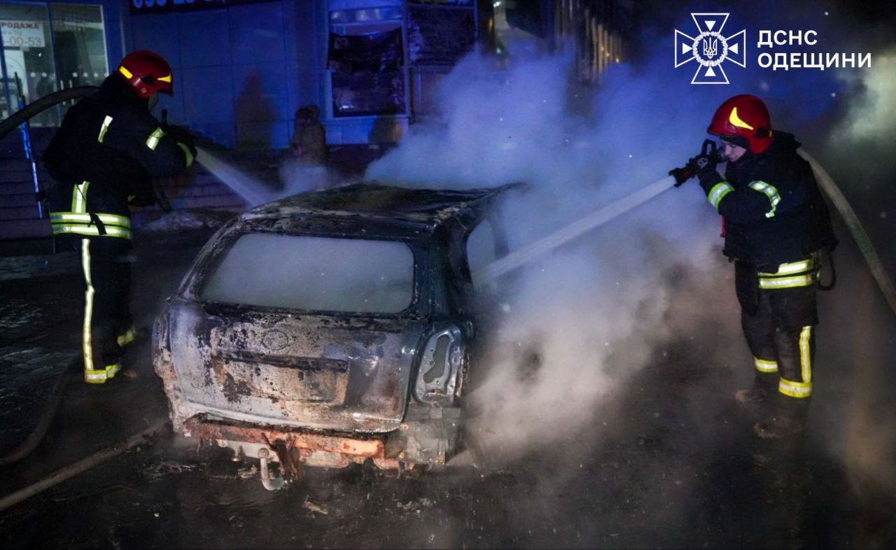 Russia murders at least one Ukrainian civilian in just another random bombing on civilian apartment blocks