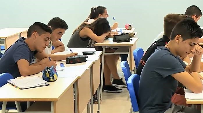 Maths pass rate falls to lowest level since 2021