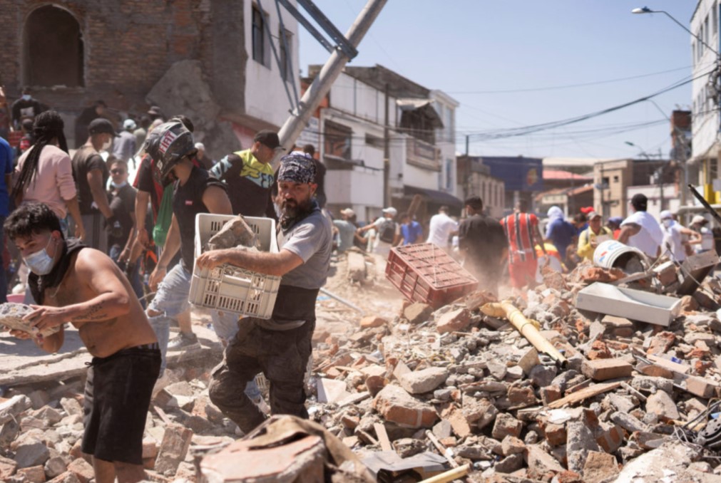 At least 132 dead after powerful earthquake strikes Colombia