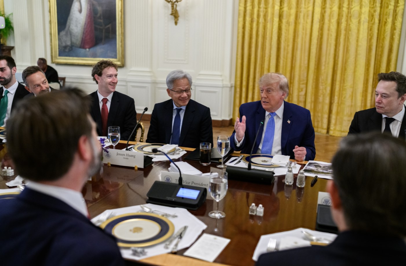 President Trump signs agreement on Artificial Intelligence with tech executives to quell concerns