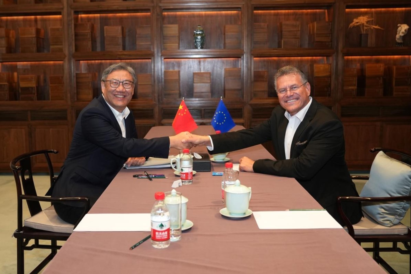 Europe and China avoid a trade war and sign preliminary agreement to a trade deal